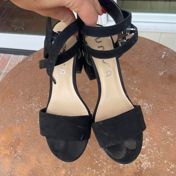 Reisa black suede Unisa block heel sandals with an open toe and ankle strap sz 6 - Picture 5 of 6